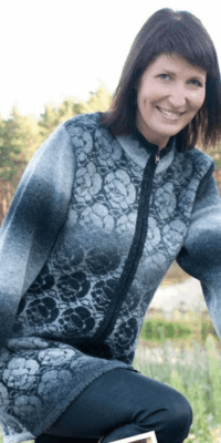 Kauni with roses T-535-EC